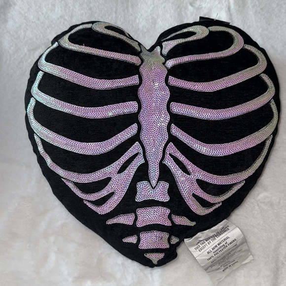 Halloween sequin skeleton heart pillow - Picture 4 of 7